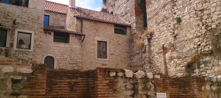 Private transfer from Split airport to Salona Klis