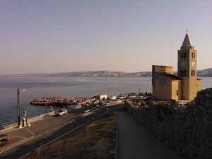 Private transfer from Split airport to Karlobag